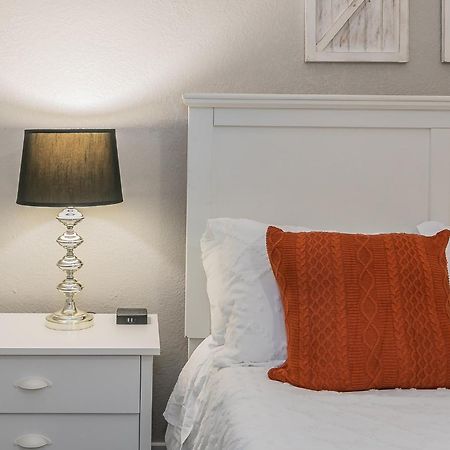 Cozy 2Br Farmhouse Apt - Sleeps 8 - Free Parking! Arlington Exterior photo