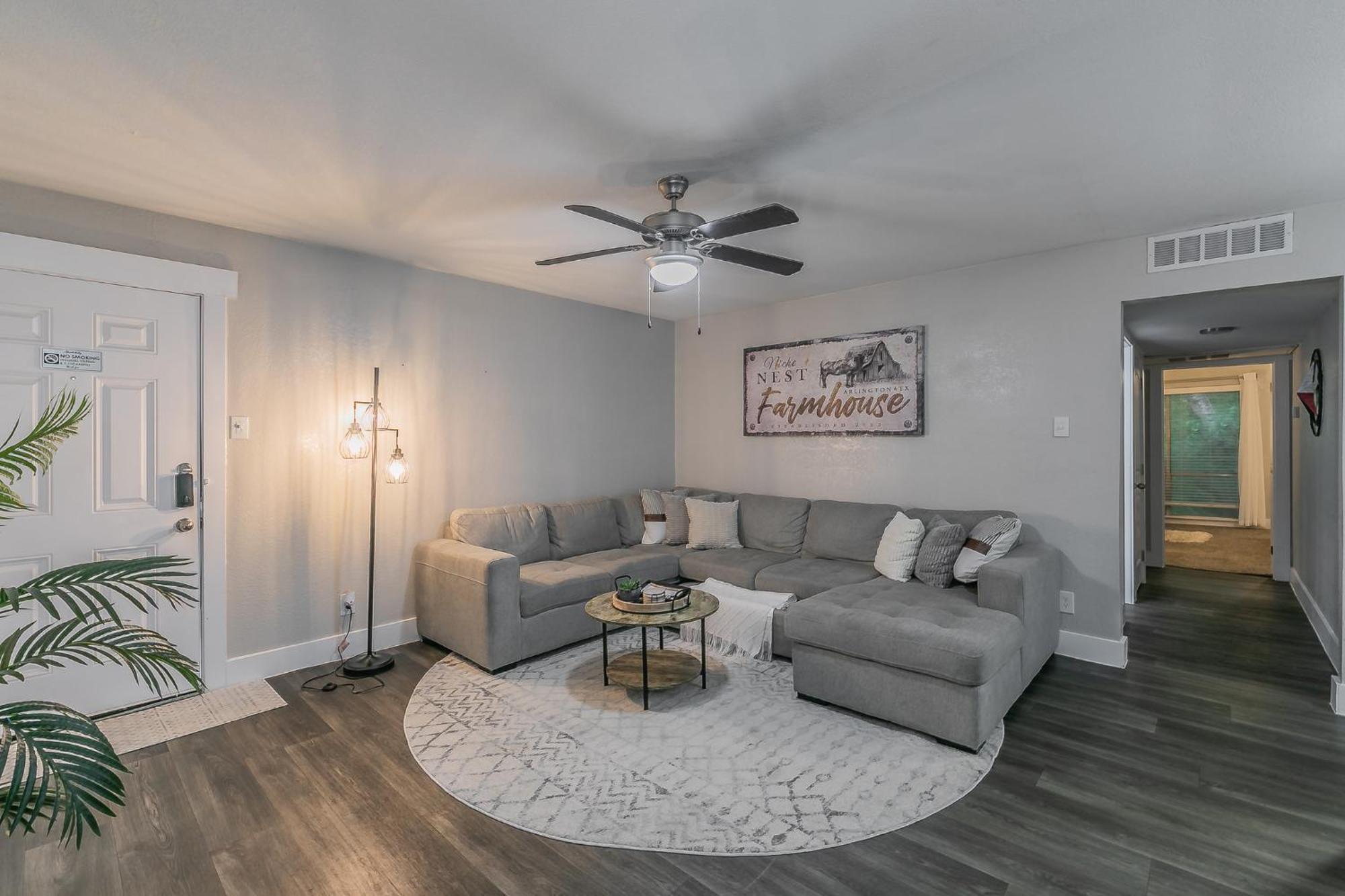 Cozy 2Br Farmhouse Apt - Sleeps 8 - Free Parking! Arlington Exterior photo