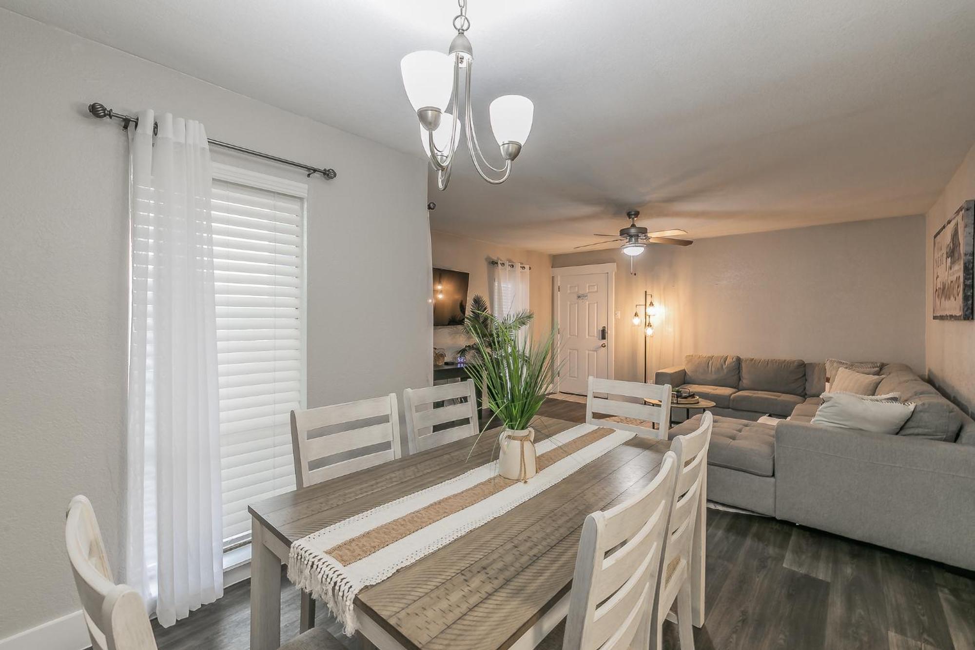 Cozy 2Br Farmhouse Apt - Sleeps 8 - Free Parking! Arlington Exterior photo